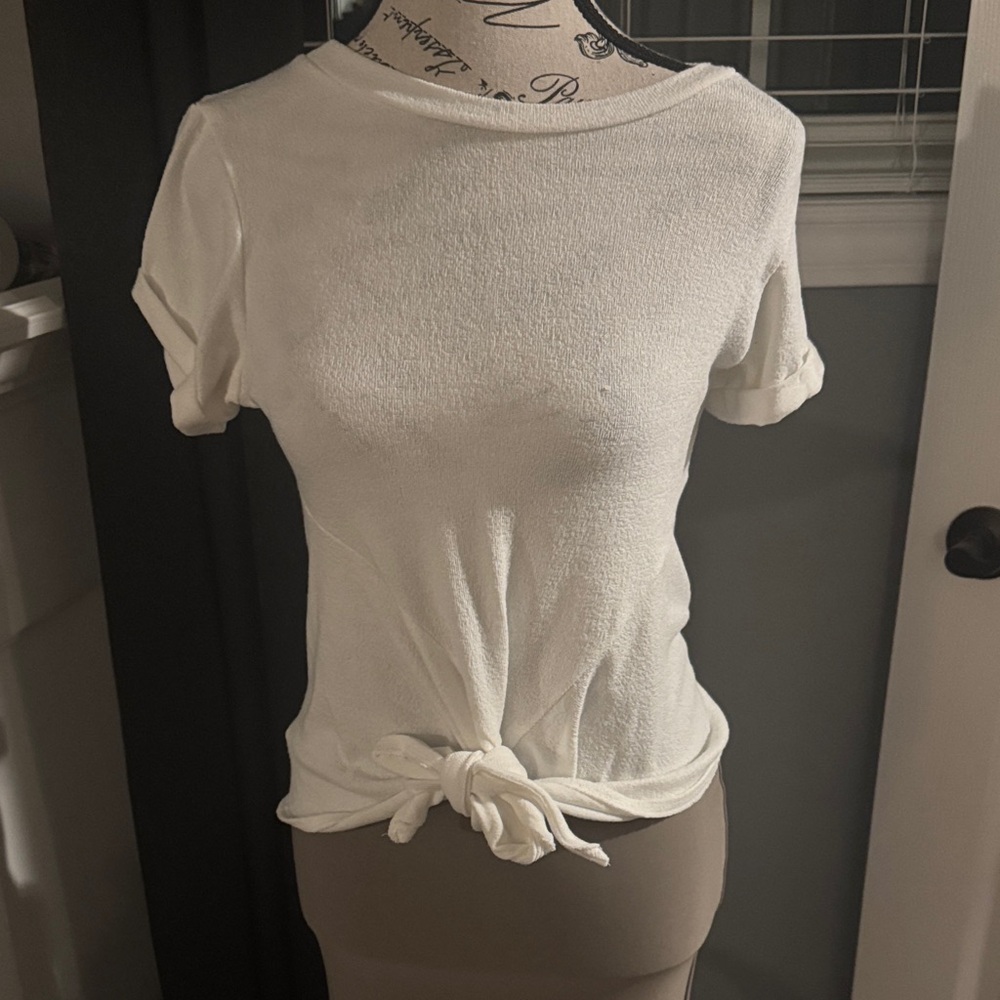 Alya Cream Knotted Short Sleeve Tee